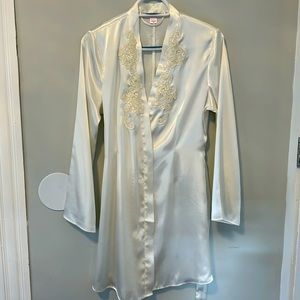 Victoria's Secret Satin Wedding Brides Bridal White
Sequin Robe S